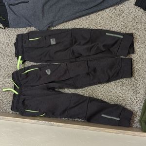 Boys size 6/7 jogger pants